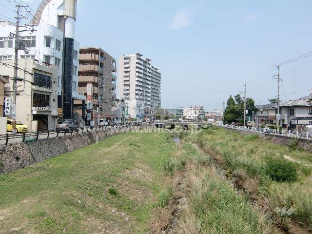 敷地南側を仁川に面しています。