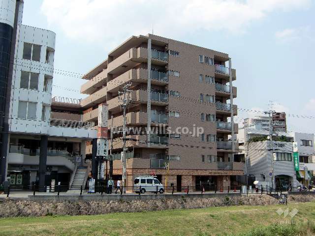 アルファステイツ仁川駅前の外観（南側から）