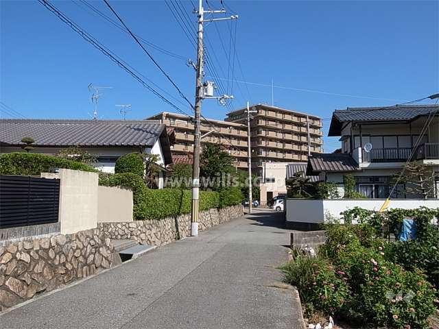周辺は一戸建てが中心に立ち並ぶ住宅地です。