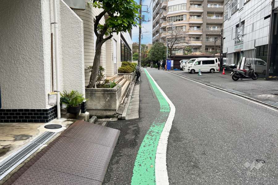 敷地東側の前面道路