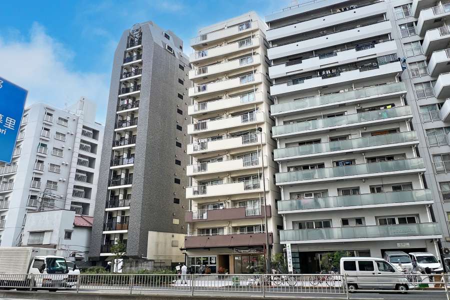 下谷第2サマリヤマンションの外観（東側から）