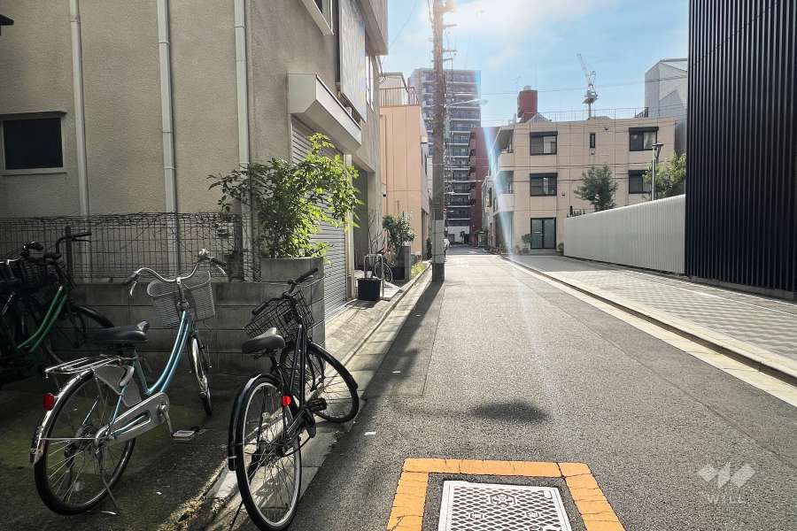 敷地北西側の前面道路