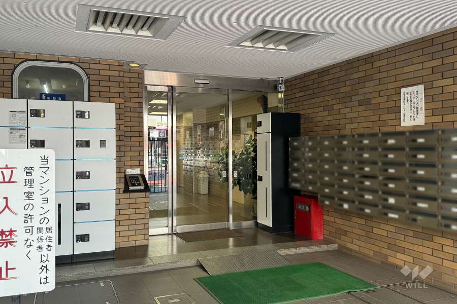 エントランスはオートロック付きです。