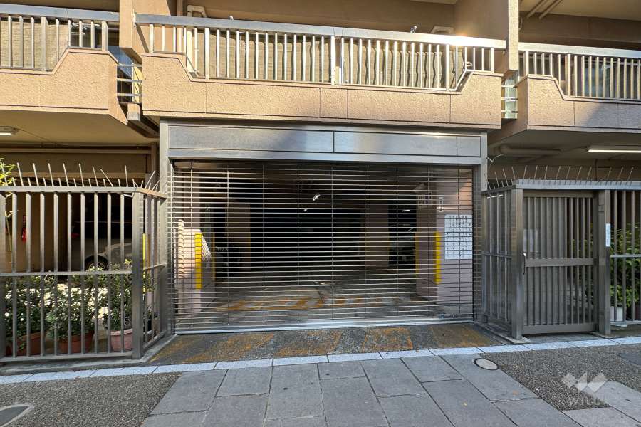駐車場の出入り口（リングシャッター付き）