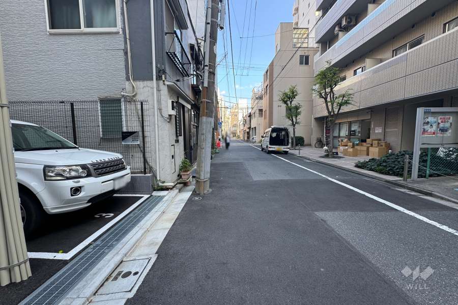 敷地北側の前面道路