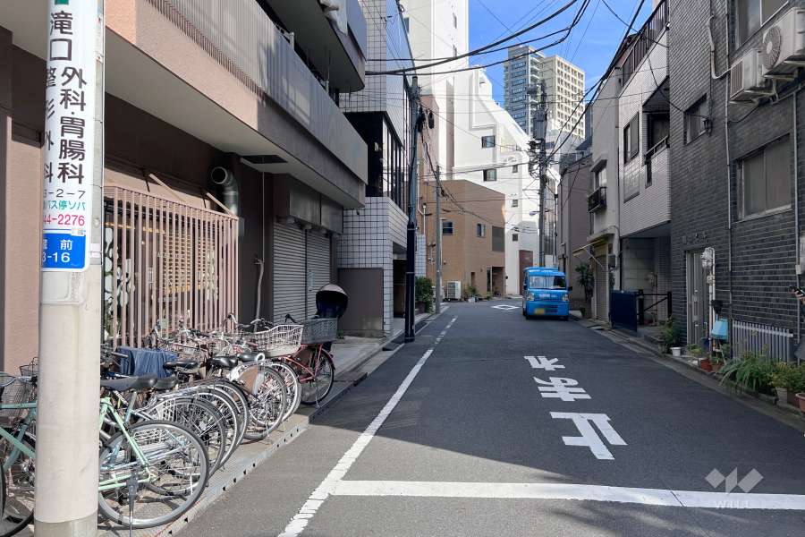 敷地南側の前面道路