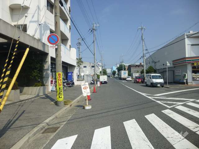 敷地南側の前面道路