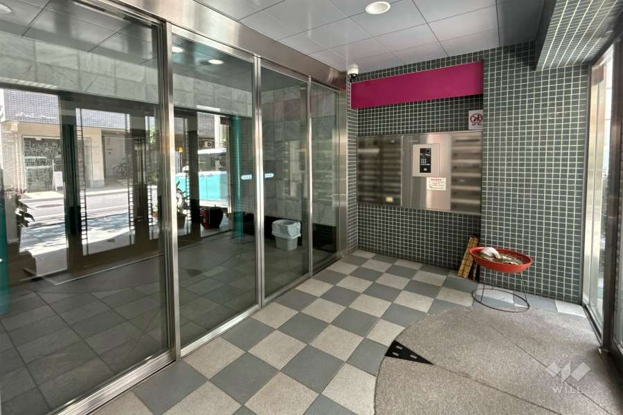 エントランスはオートロック付きです。