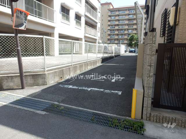 駐車場出入り口