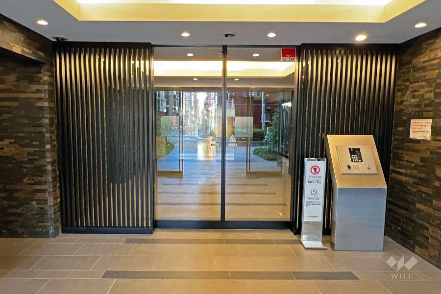 エントランスはオートロック付きです。