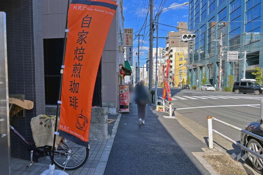 敷地の南東側前面道路（南西側から）
