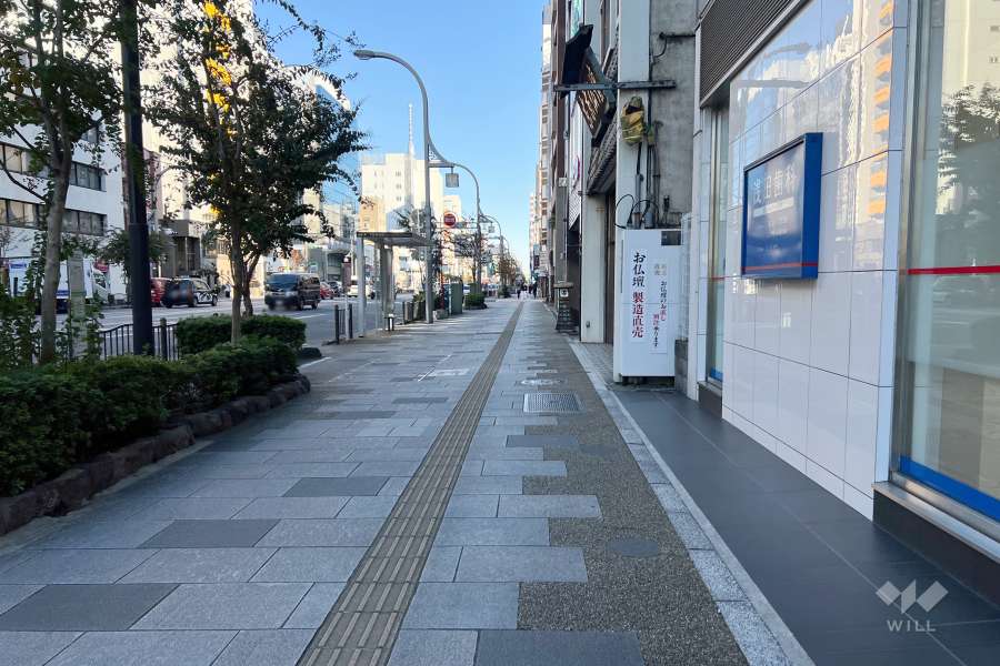 敷地北側の前面道路