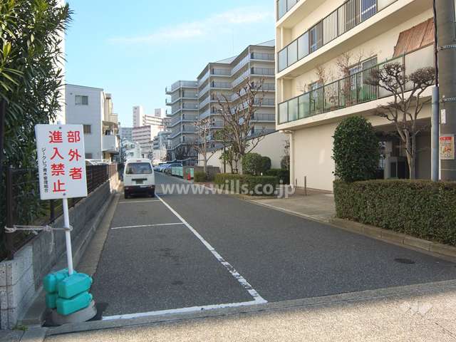 駐車場の出入り口