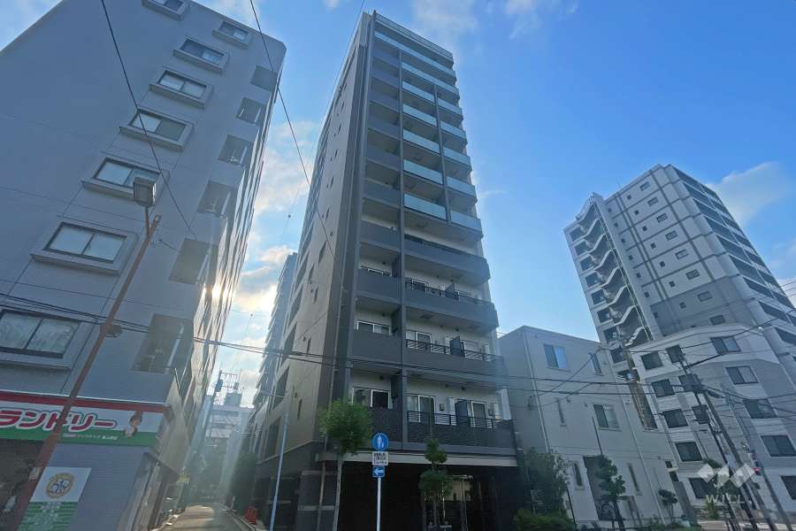 スカイコート上野稲荷町の外観（北西側から）