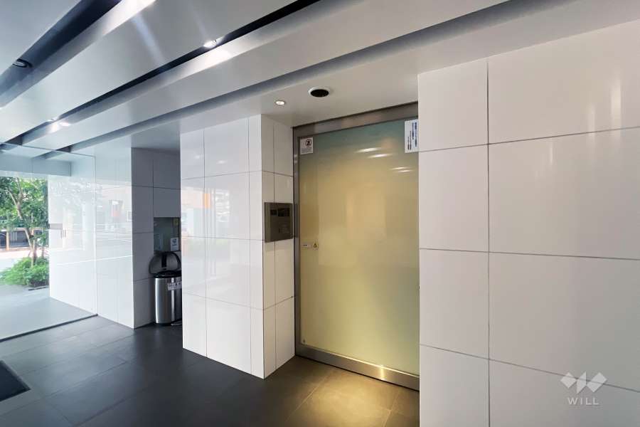 エントランスはオートロック付きです。