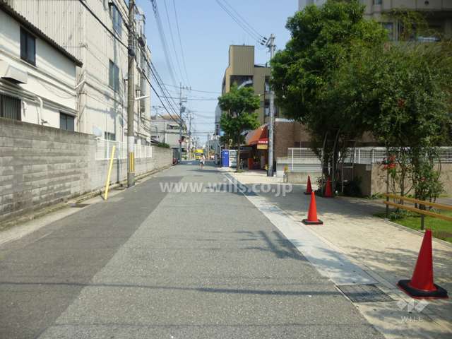 敷地北側の前面道路