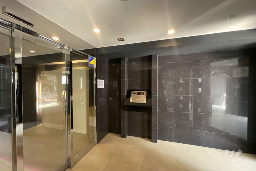 エントランスはオートロック付きです。