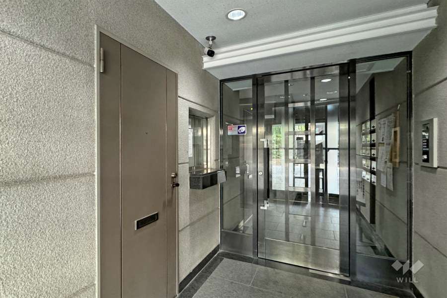 エントランスはオートロック付きです。