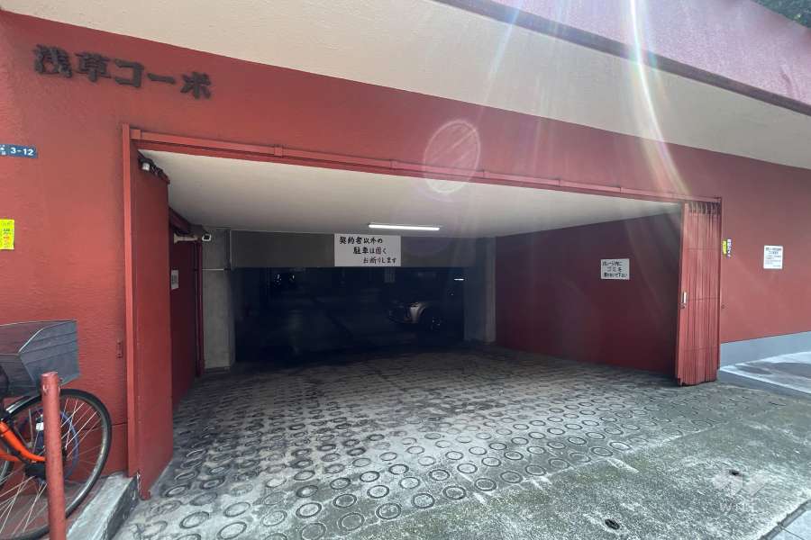 駐車場の出入り口