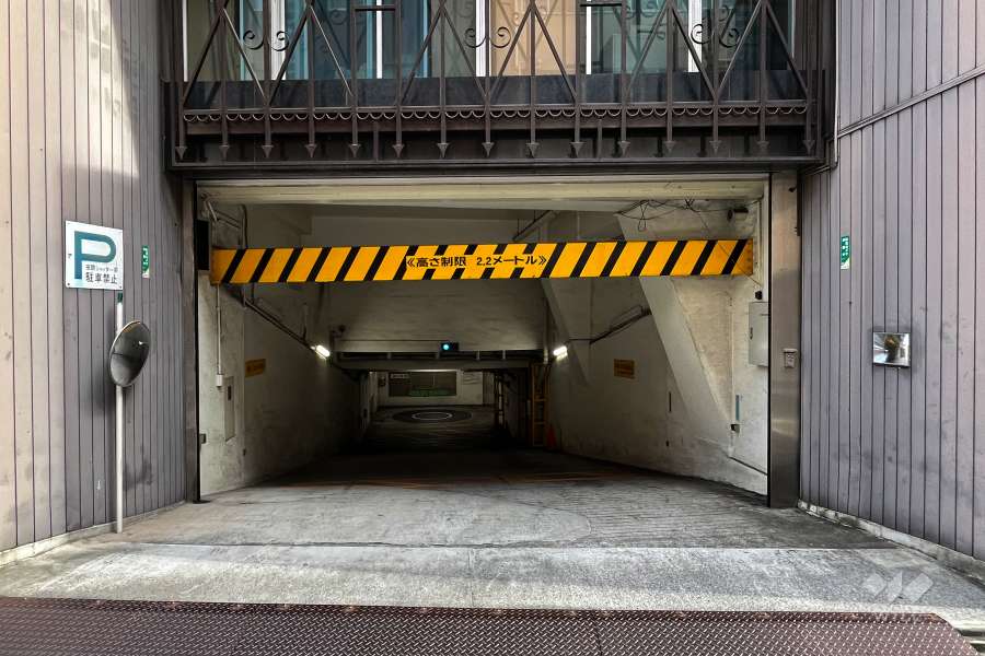 駐車場の出入り口