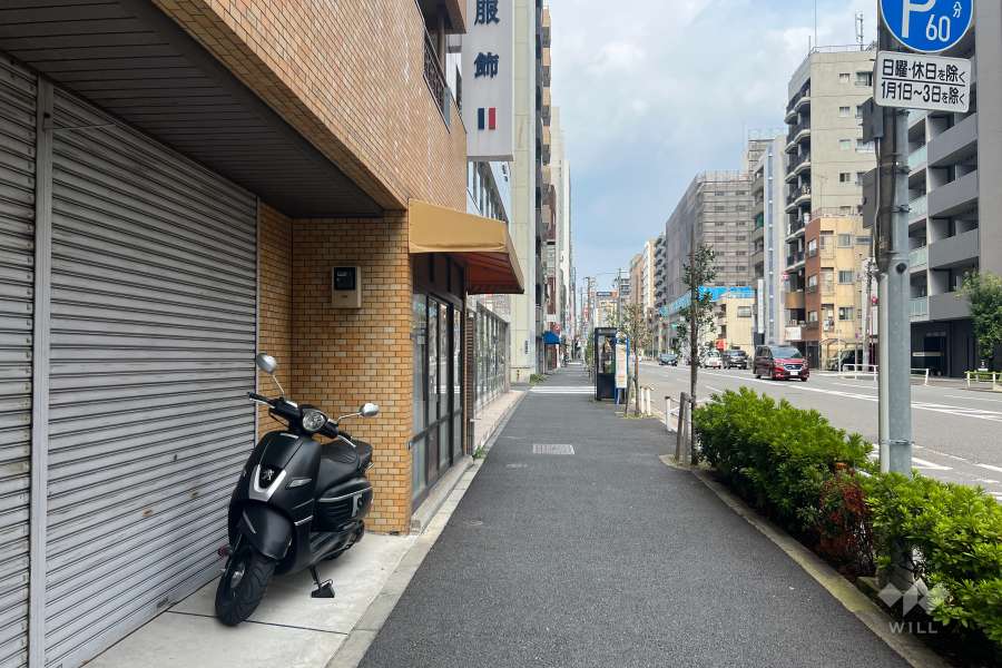 敷地東側の前面道路