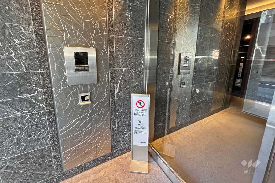 エントランスはオートロック付きです。