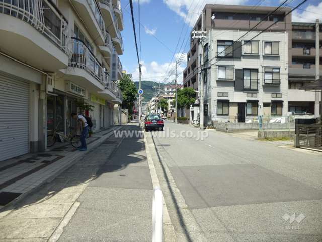 敷地東側の前面道路