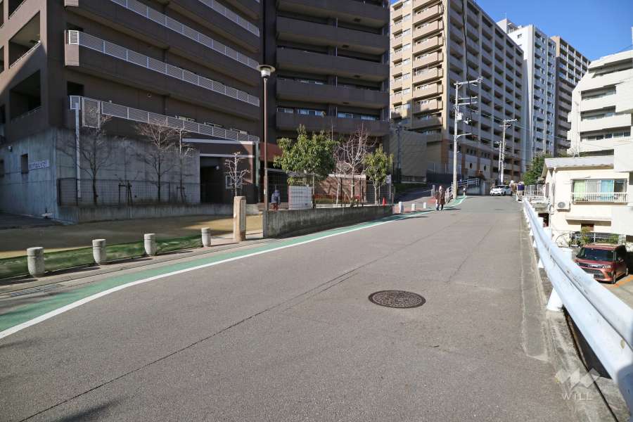 敷地北東側の前面道路