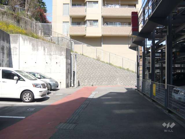 敷地内駐車場（平面式と機械式とがあります。）
