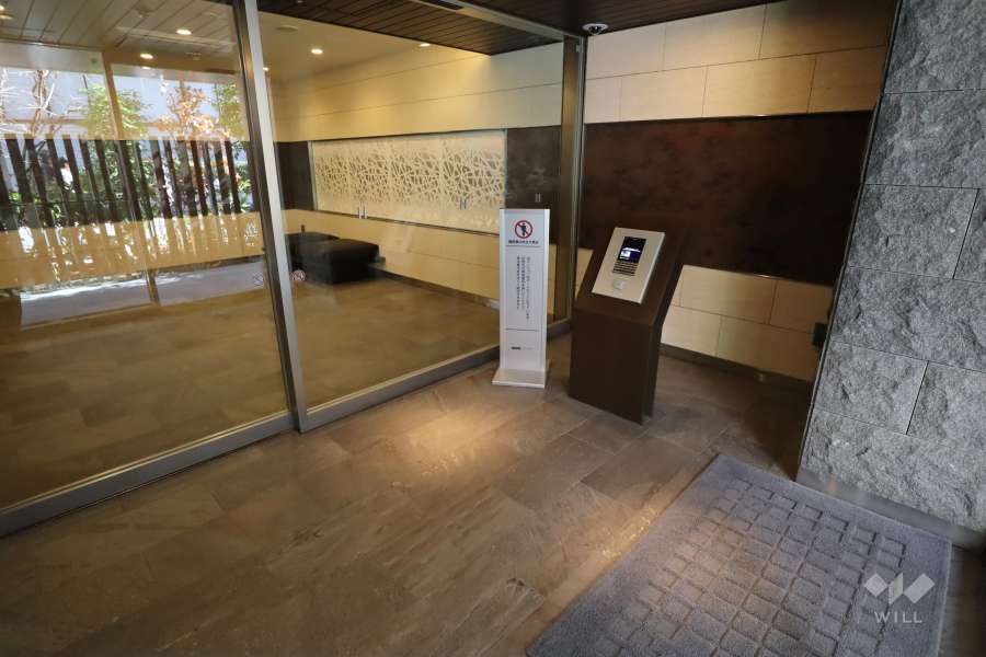 エントランスはオートロック付きです。