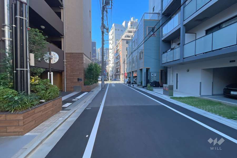 敷地西側の前面道路　