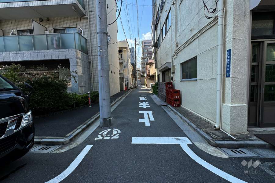 敷地北側の前面道路（東側から）