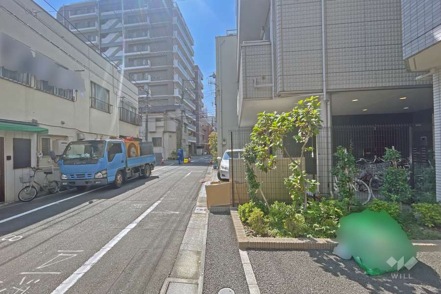 敷地の東側前面道路（北側から）