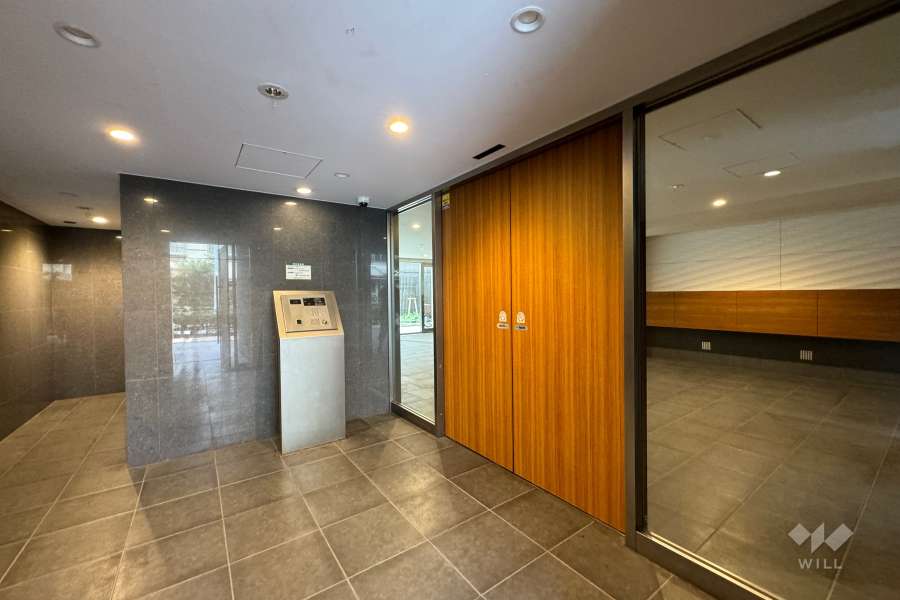 エントランスはオートロック付きです。