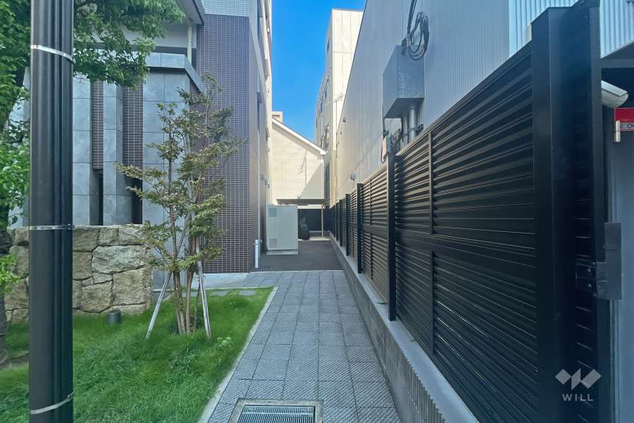 駐輪場・バイク置場へのアプローチ