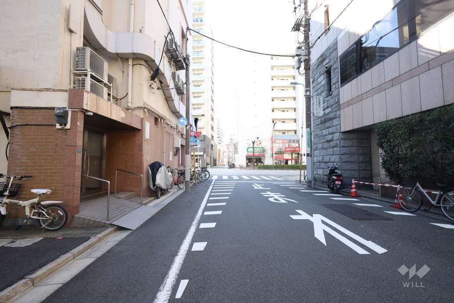 敷地西側の前面道路　