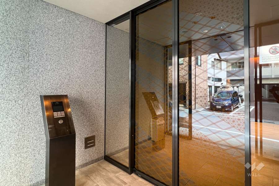 エントランスはオートロック付きです。