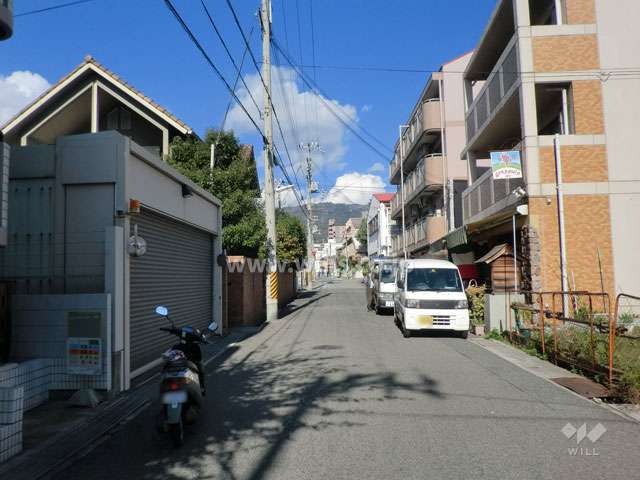 敷地東側の前面道路