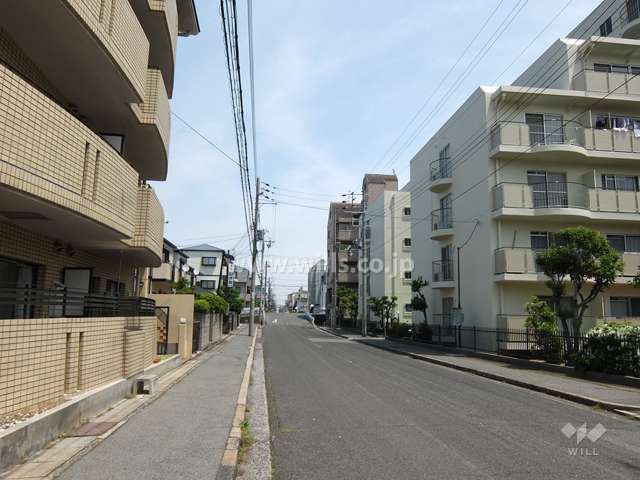 敷地北西側の前面道路