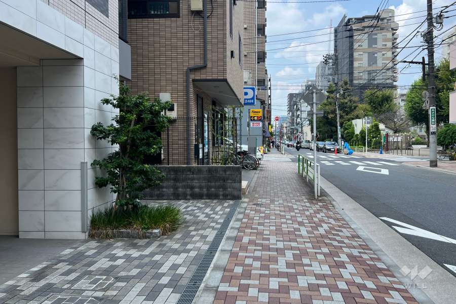 敷地北側の前面道路