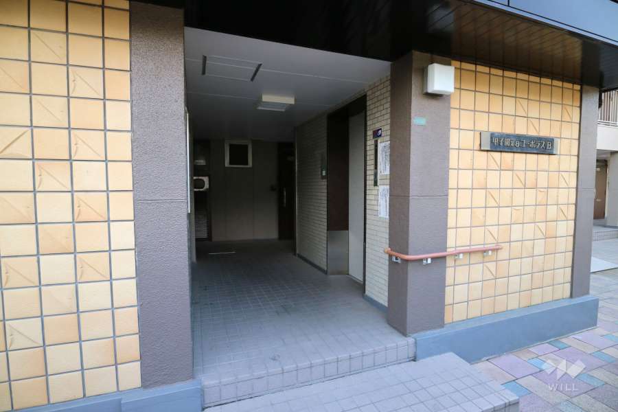 B棟側のエントランス