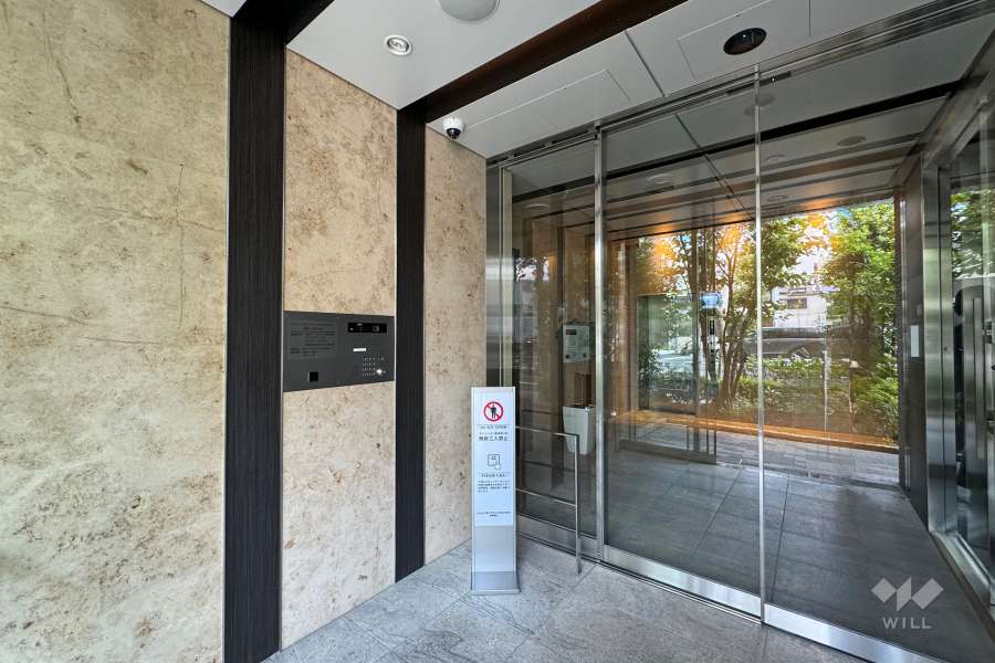 エントランスはオートロック付きです。