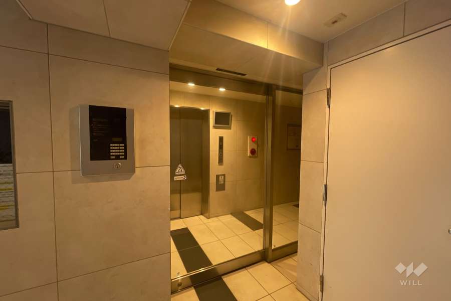 エントランスはオートロック付きです。