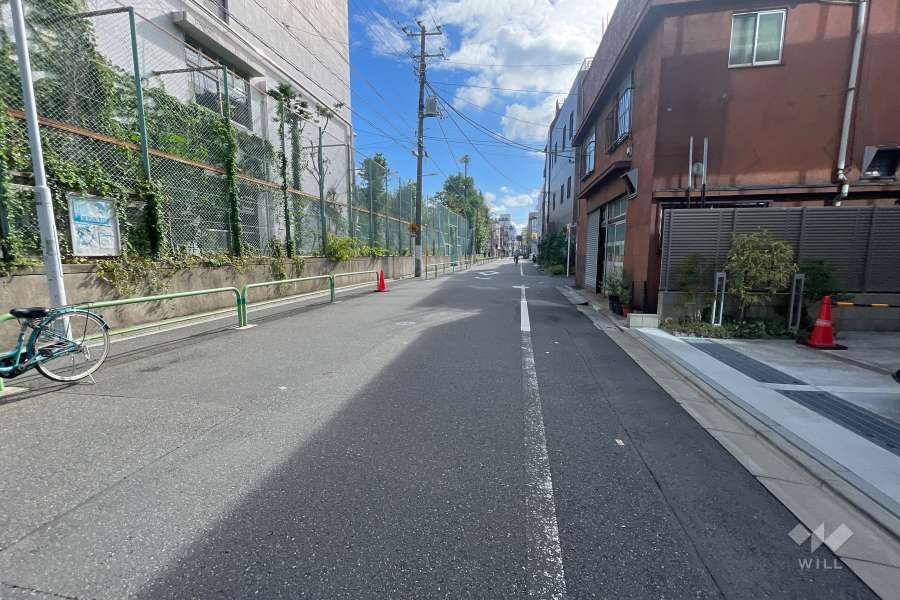 敷地北側の前面道路　