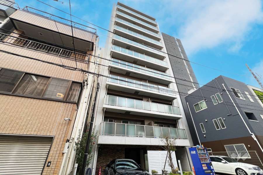 フォースター入谷の外観（南東側から）