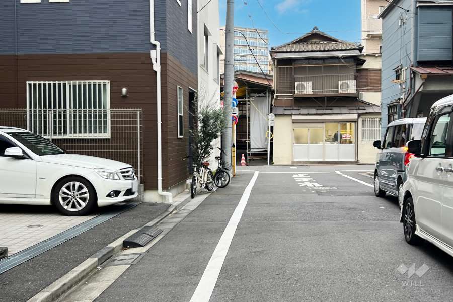 敷地東側の前面道路