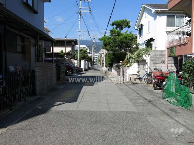 敷地東側の前面道路