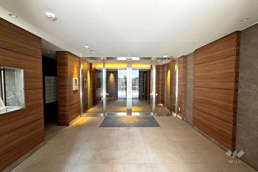 エントランスはオートロック付です。