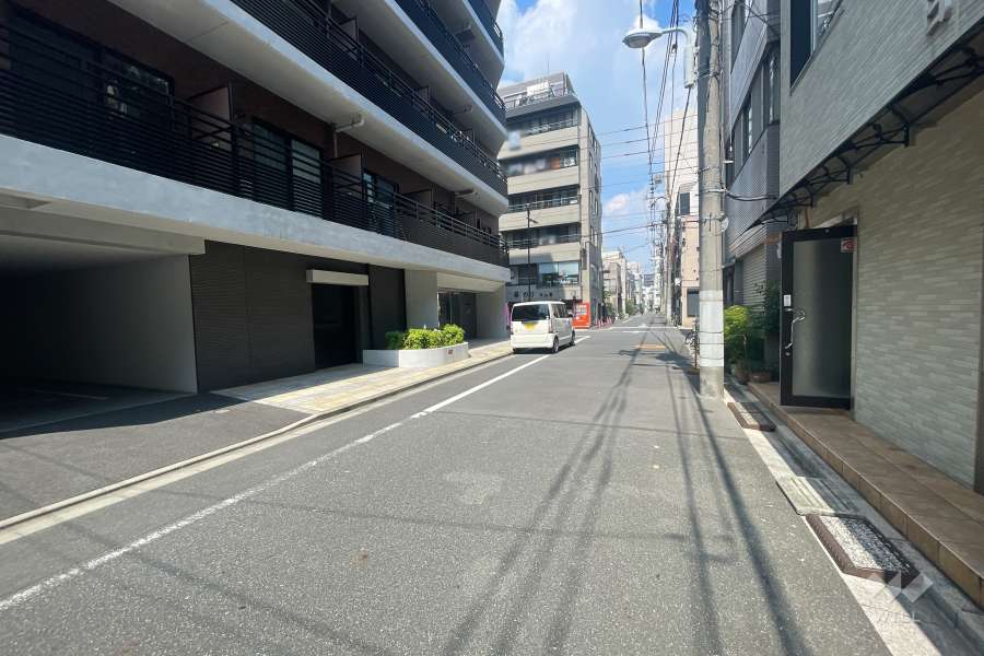 敷地東側の前面道路
