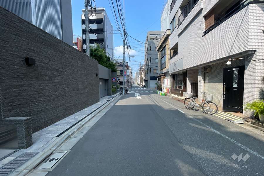 敷地の西側前面道路（北側から）